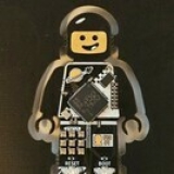 Ingenieur toont RP2040-microcontroller in de vorm van LEGO-minifiguurtje – Computer – .Geeks